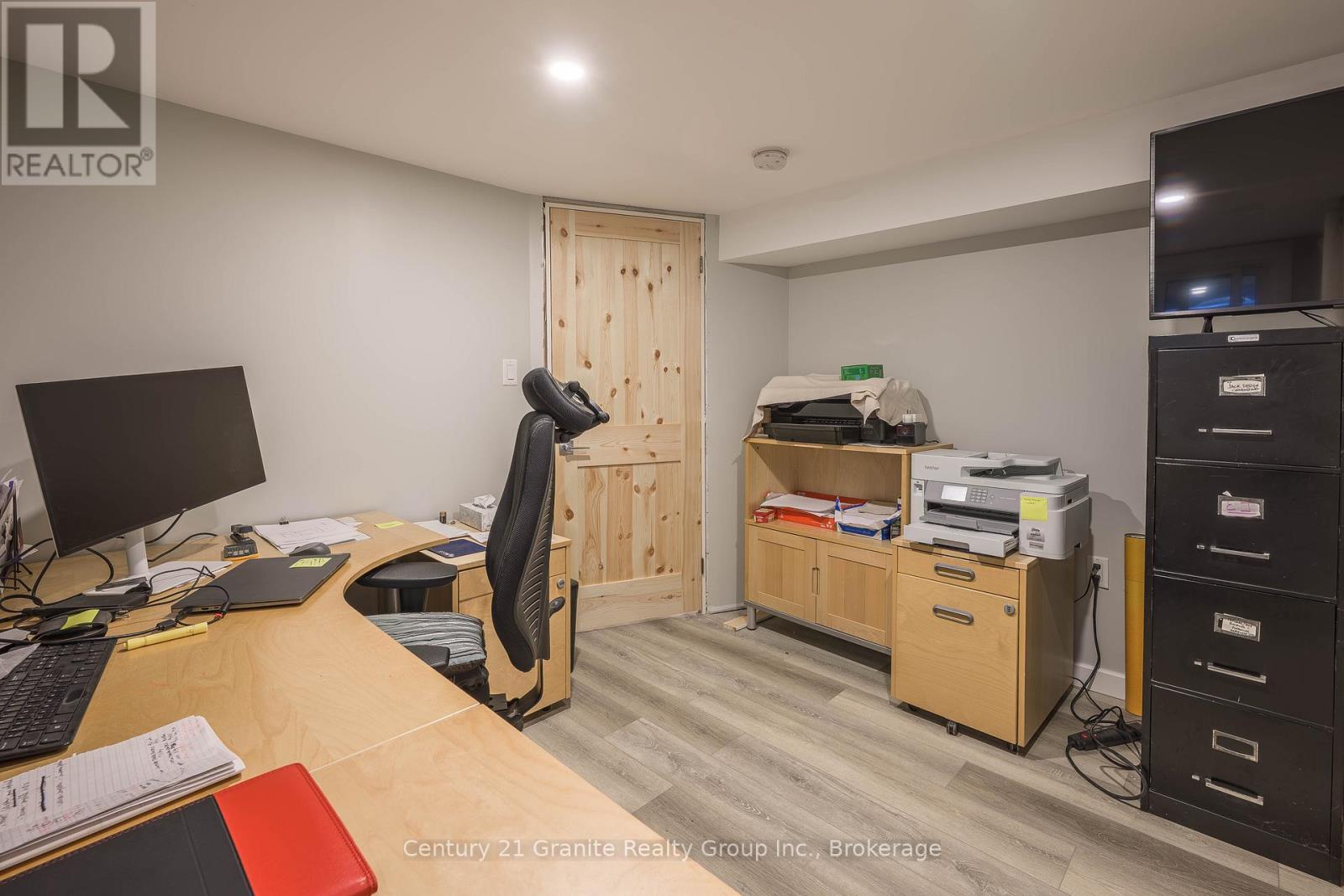 1283 WONDERLAND ROAD - 37