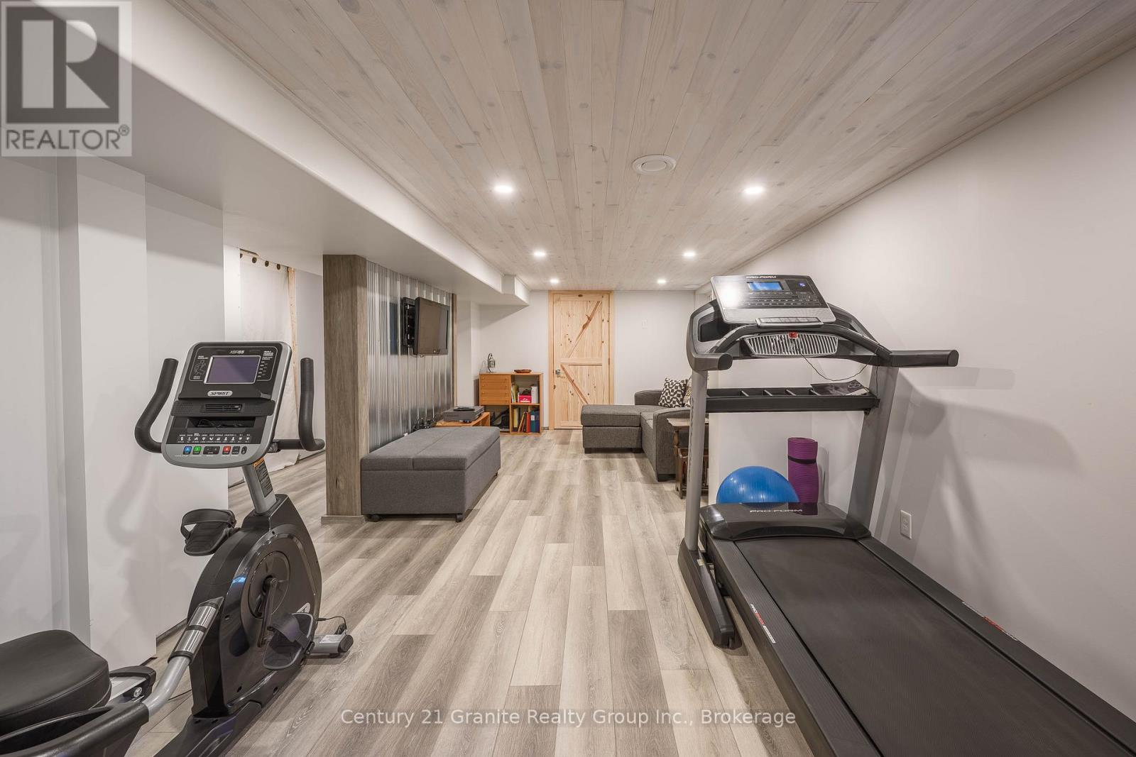1283 WONDERLAND ROAD - 38