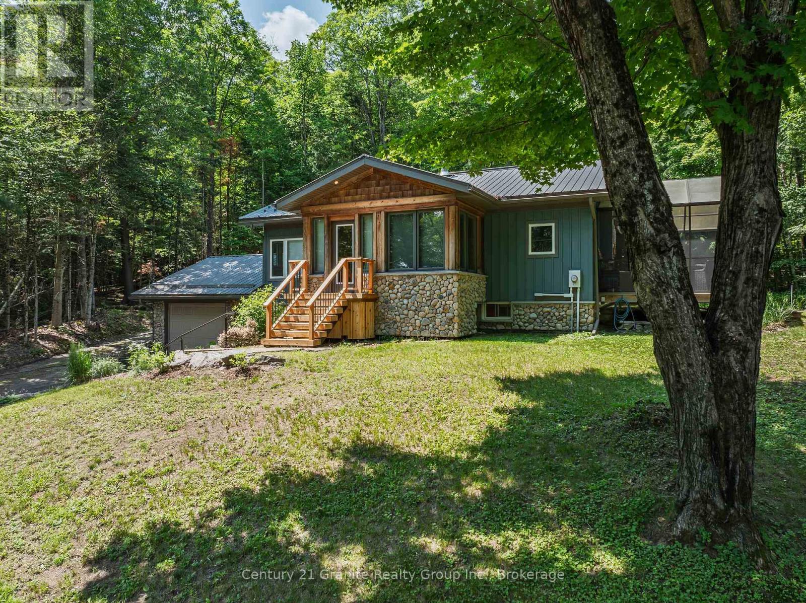 1283 WONDERLAND ROAD - 41