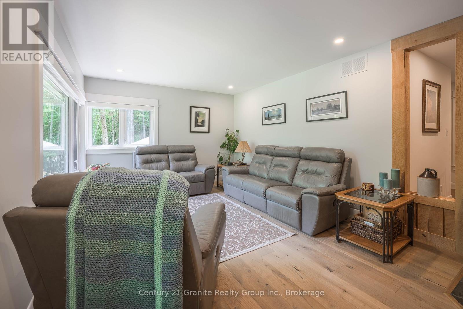 1283 WONDERLAND ROAD - 7
