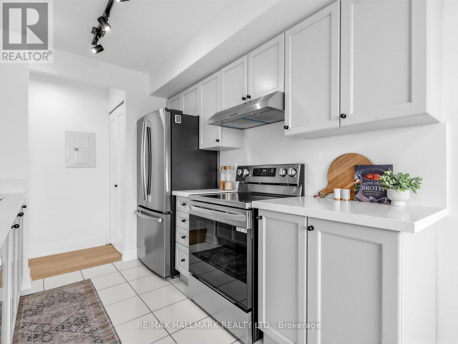 #1102 399 SOUTH PARK ROAD - Image 18