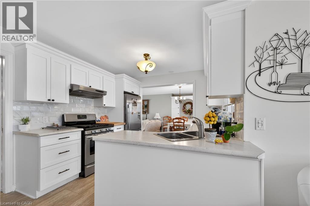 24 LAKESIDE Place E - 13