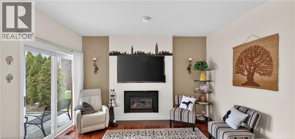 24 LAKESIDE Place E - 15
