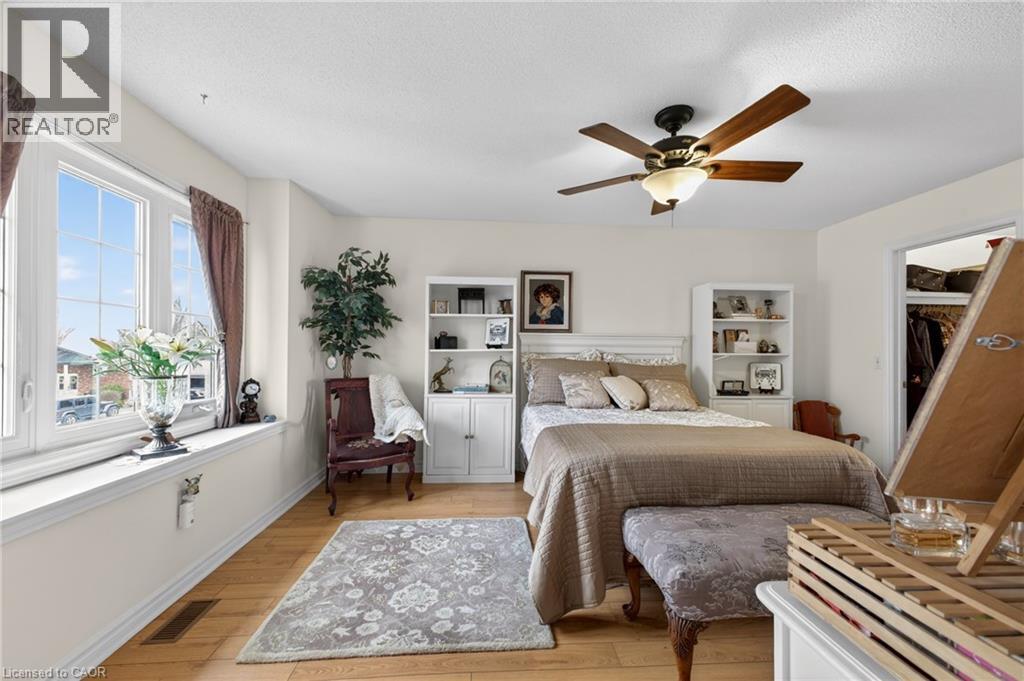 24 LAKESIDE Place E - 31