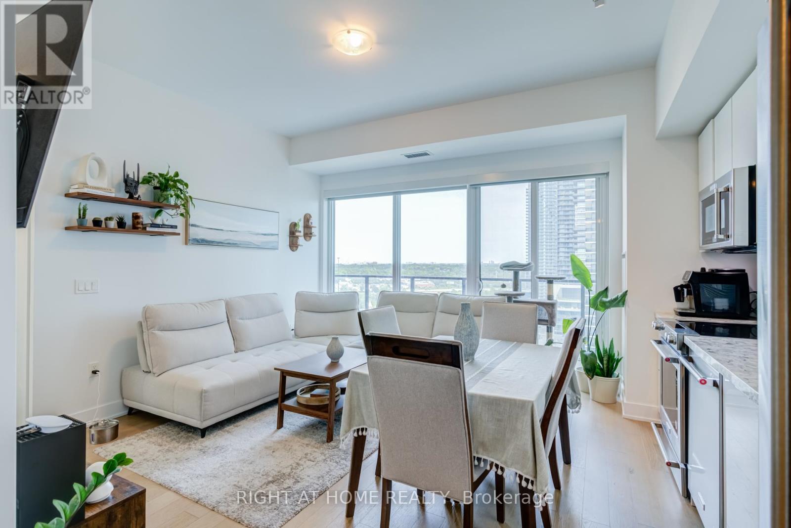 #1413 30 SHORE BREEZE DRIVE - 1