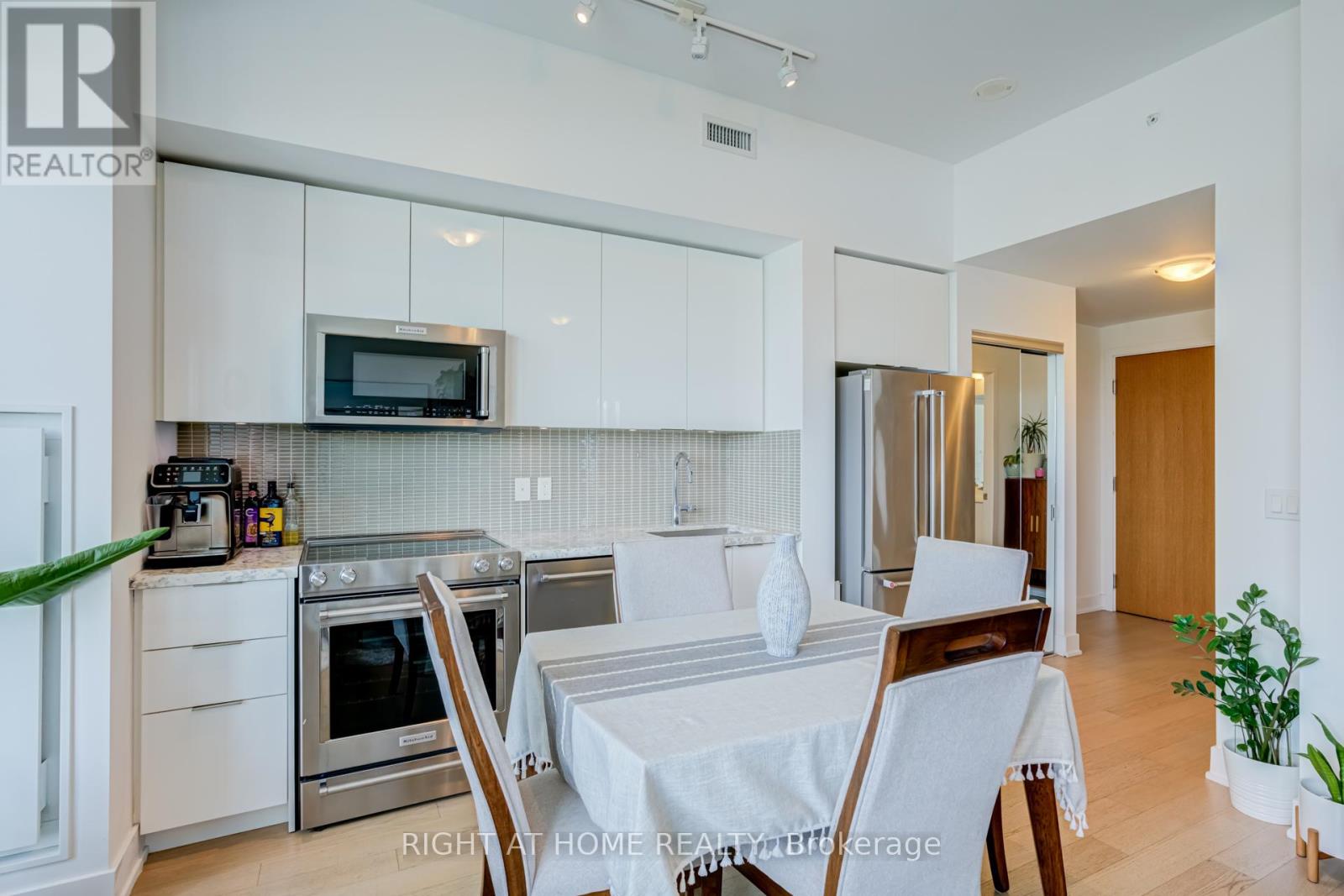 #1413 30 SHORE BREEZE DRIVE - 18