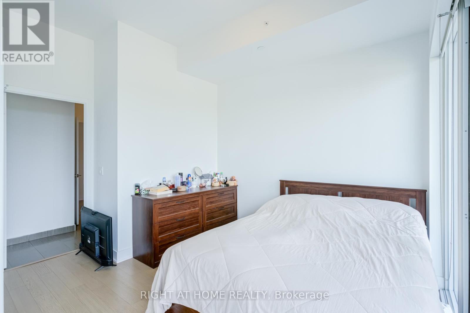 #1413 30 SHORE BREEZE DRIVE - 24