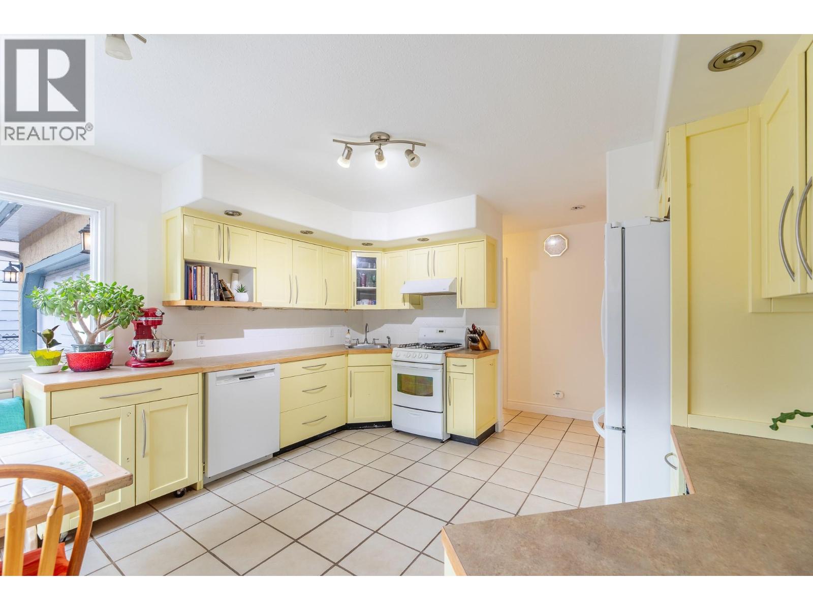 11020 Adams Avenue - 4