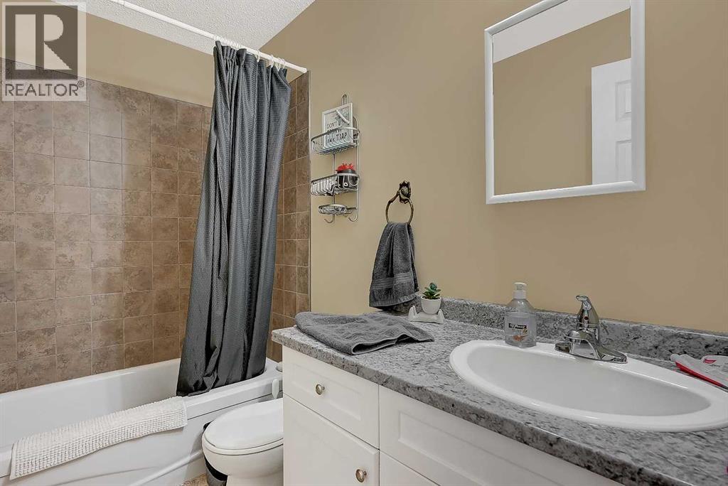 9904 71A Avenue - 15