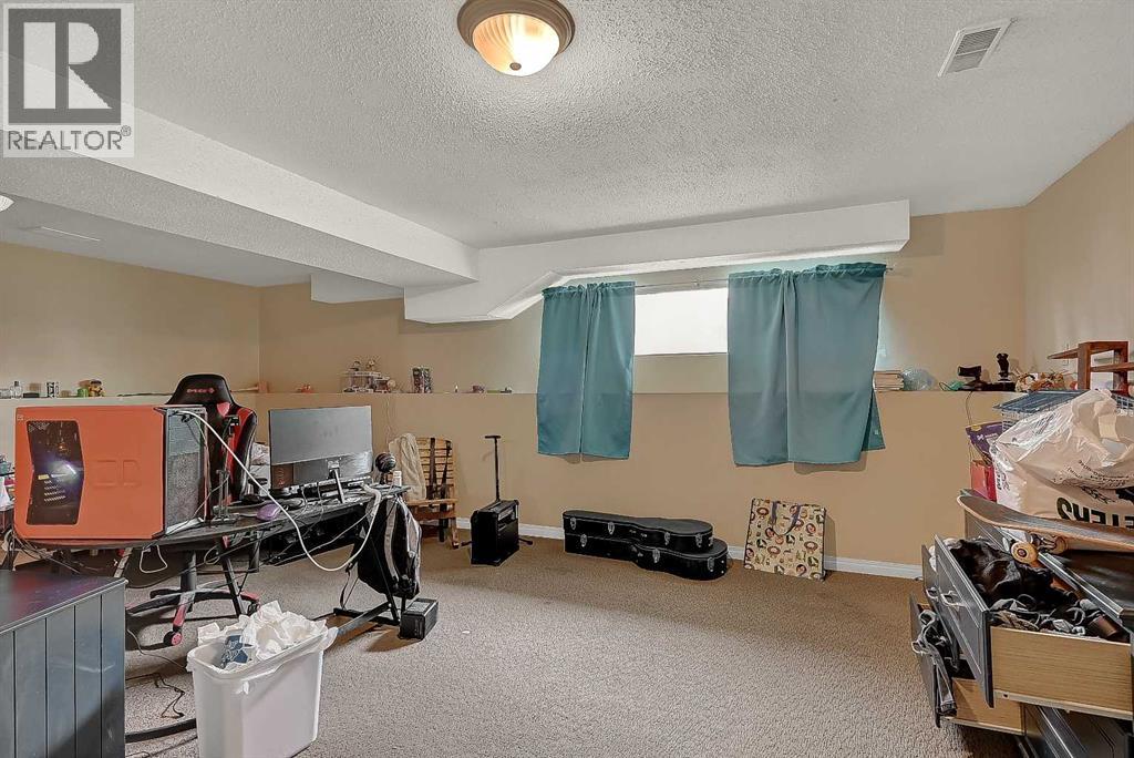 9904 71A Avenue - 16
