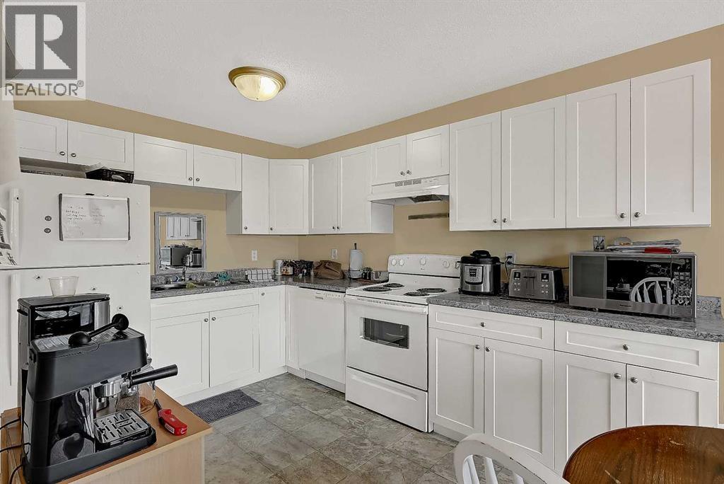 9904 71A Avenue - 7