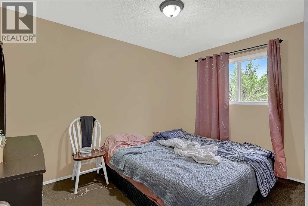 9904 71A Avenue - 11