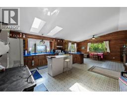 Living room - 8572 Yellowhead Highway S, Little Fort, BC V0E2C0 Photo 8