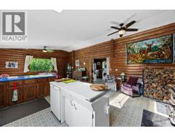 Mud room - 8572 Yellowhead Highway S, Little Fort, BC V0E2C0 Photo 9