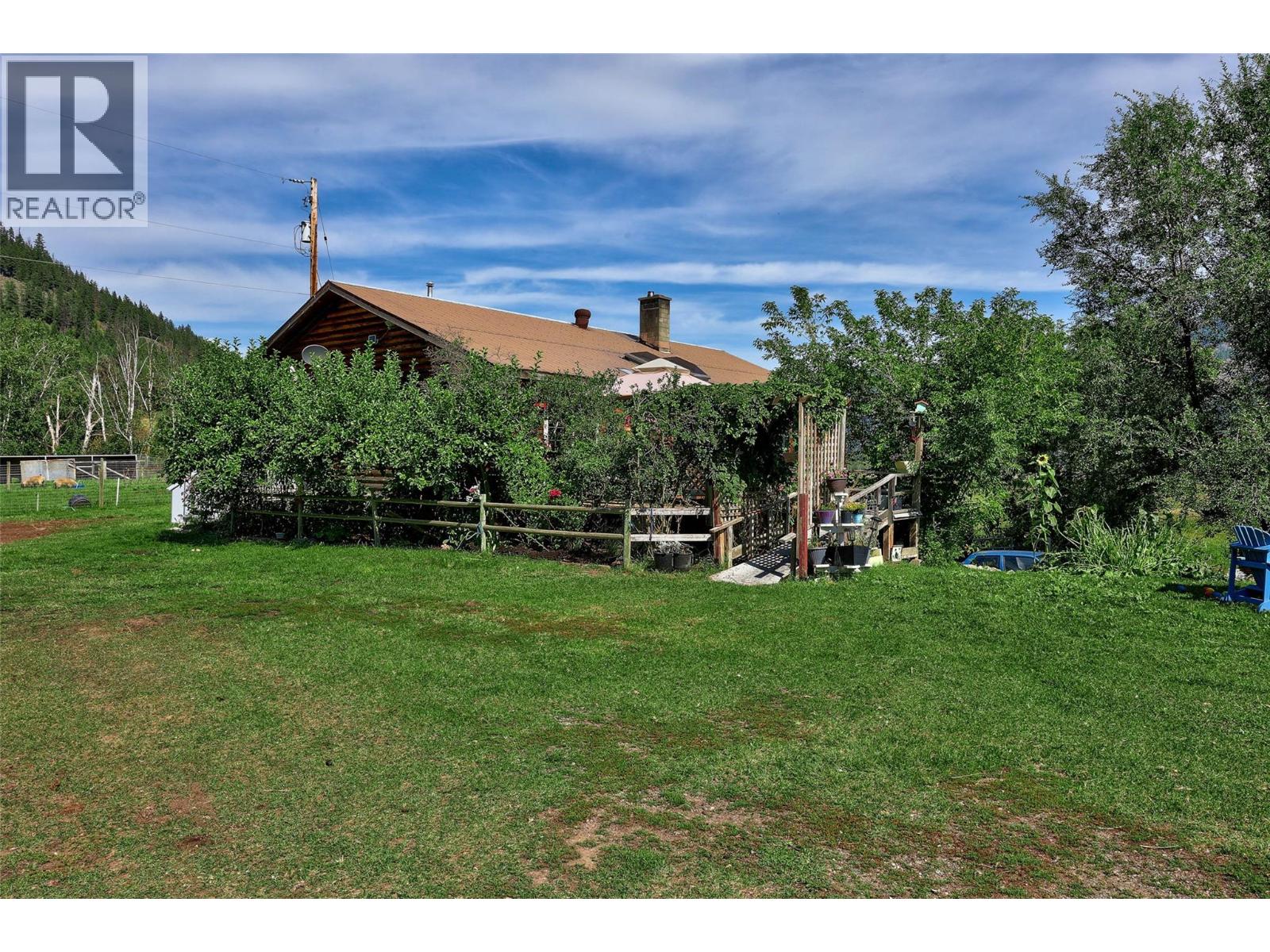 8572 YELLOWHEAD Highway - photo 2