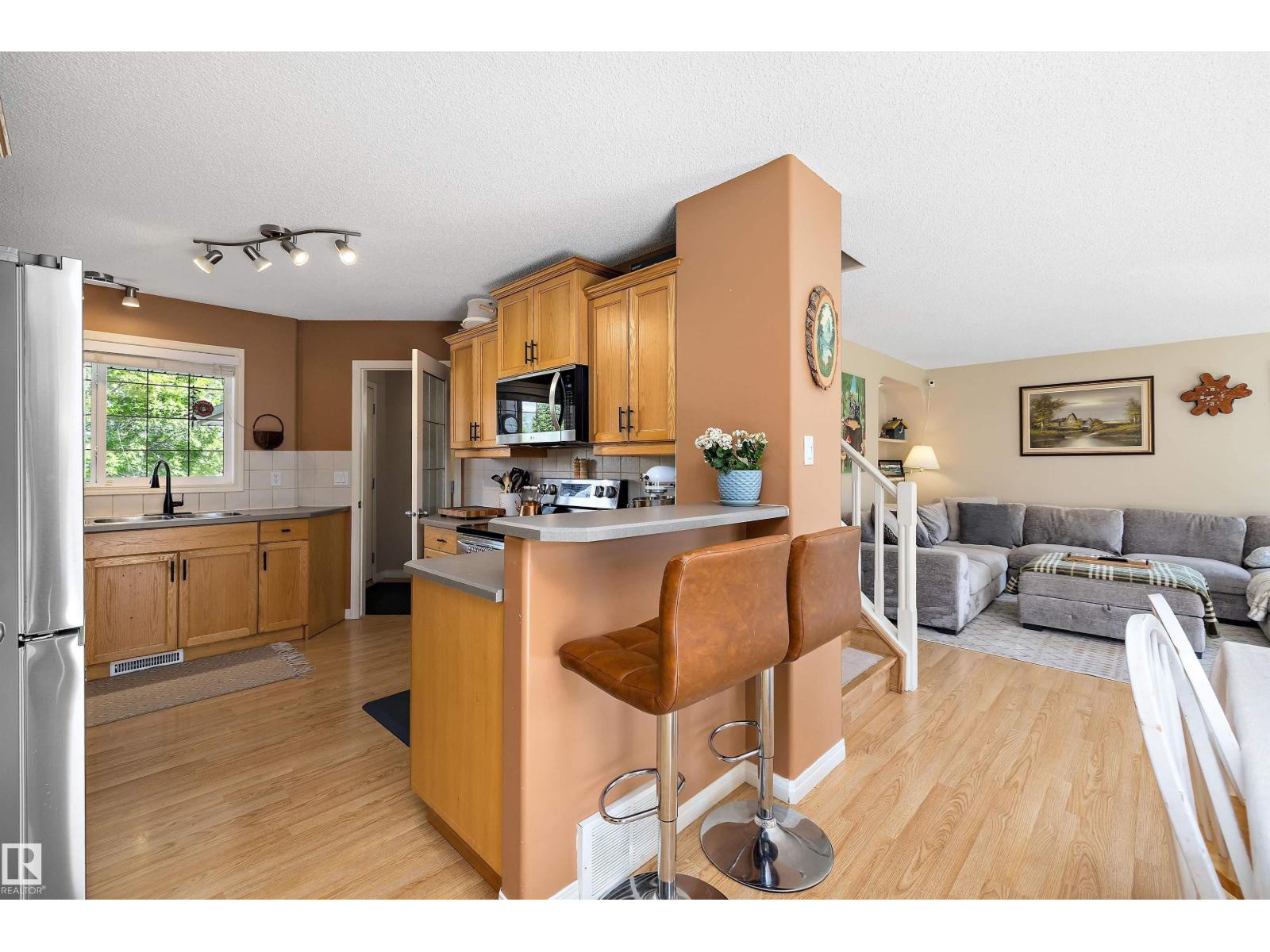 33 LAMPLIGHT DR — photo 10