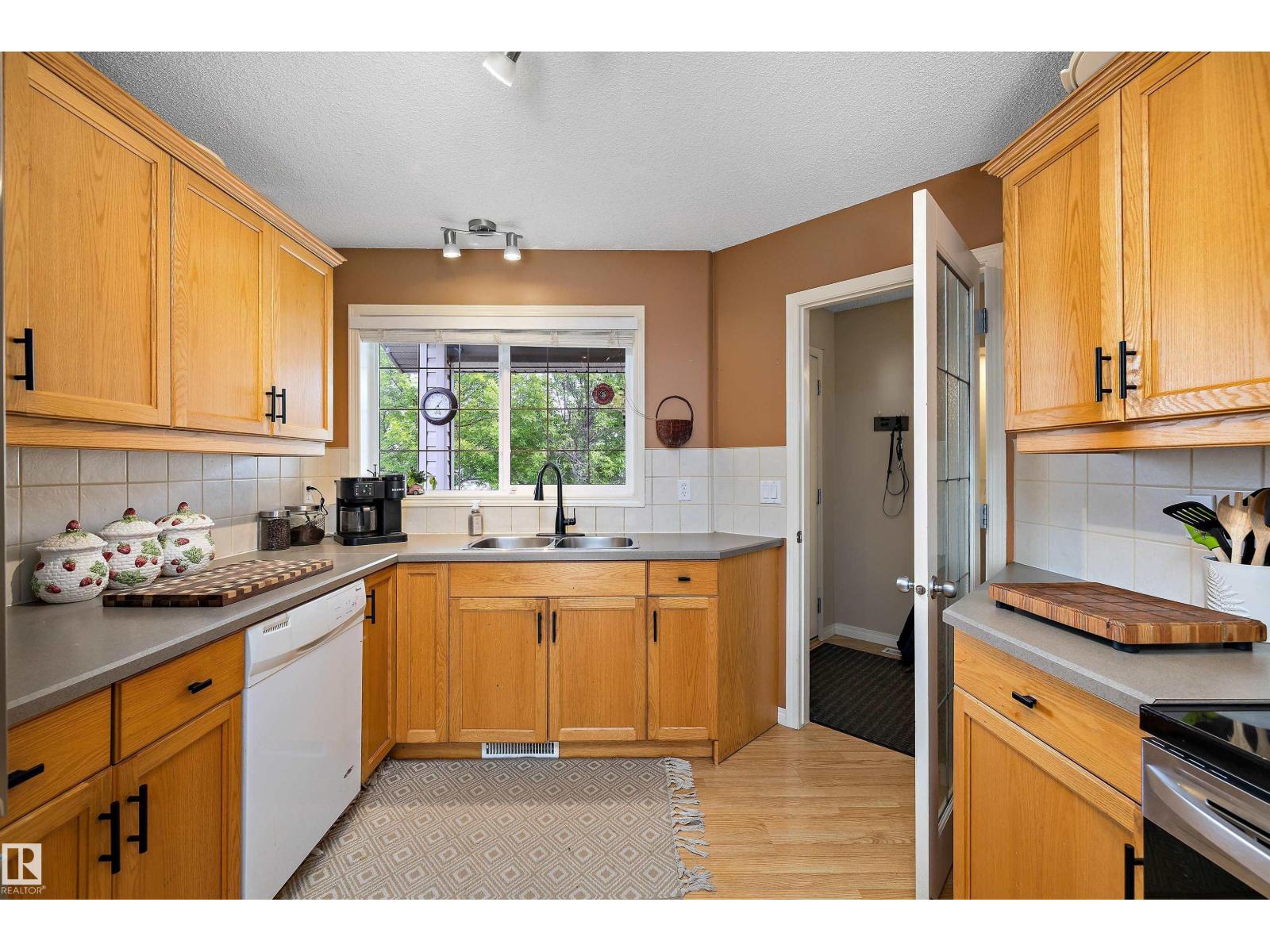 33 LAMPLIGHT DR — photo 11