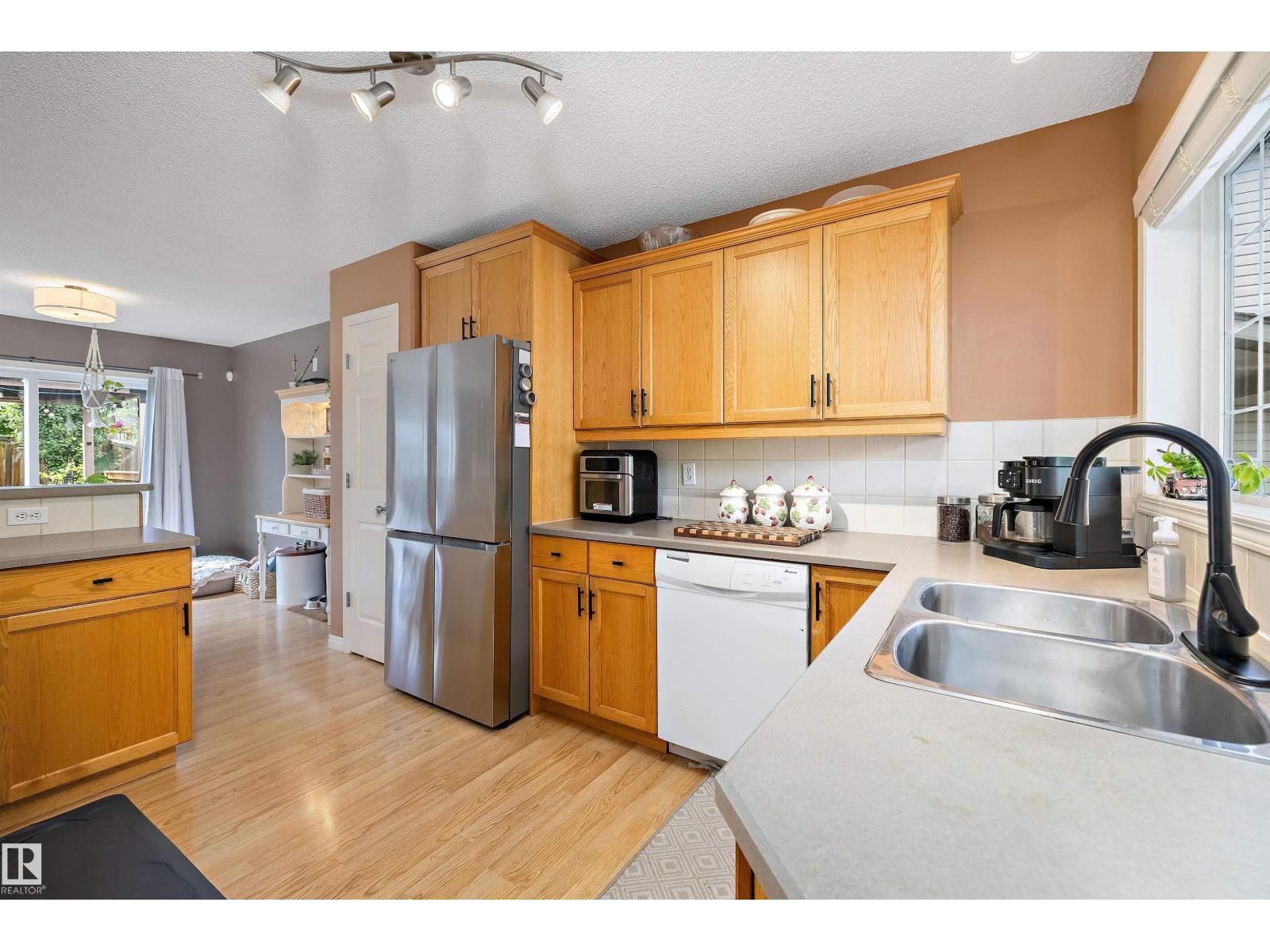33 LAMPLIGHT DR — photo 13