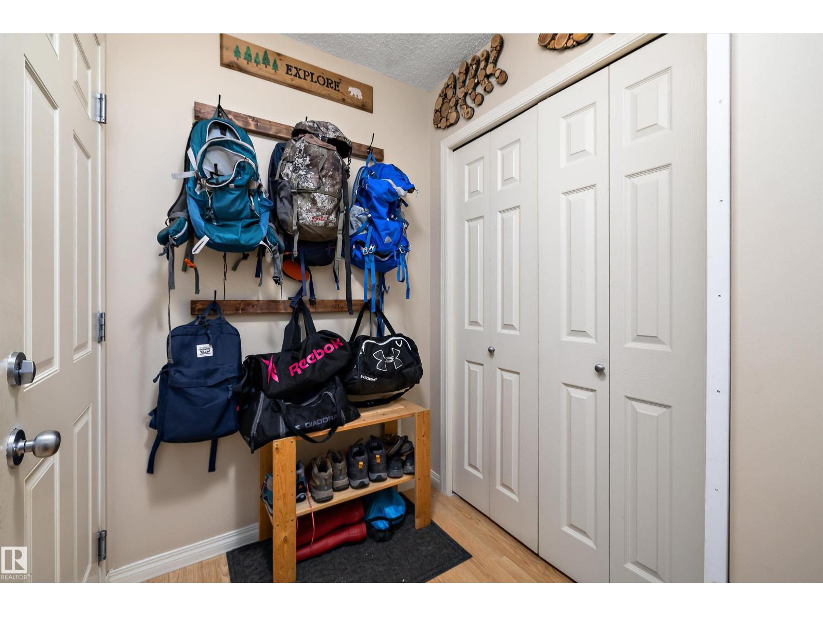 33 LAMPLIGHT DR — photo 15