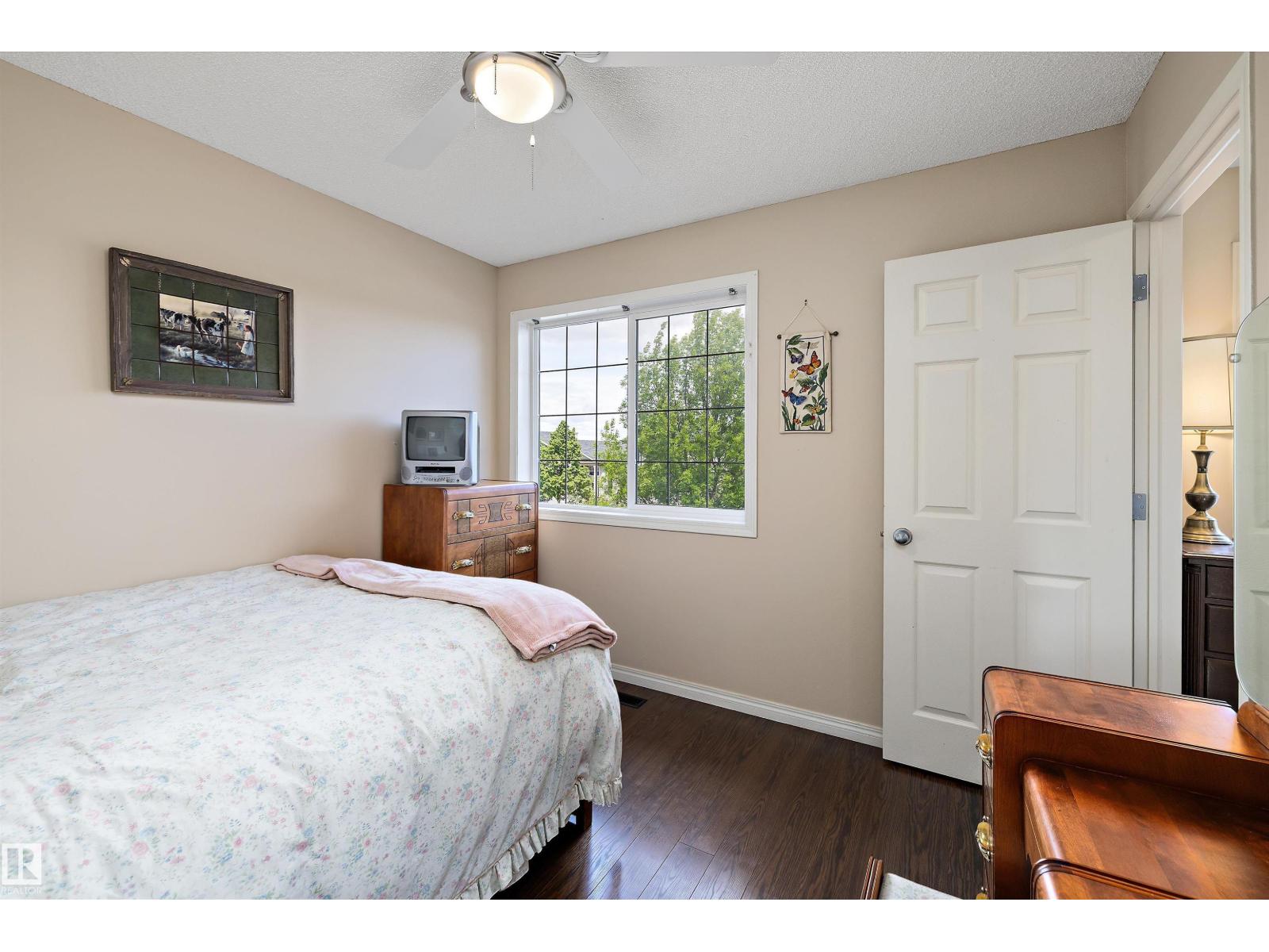 33 LAMPLIGHT DR — photo 20