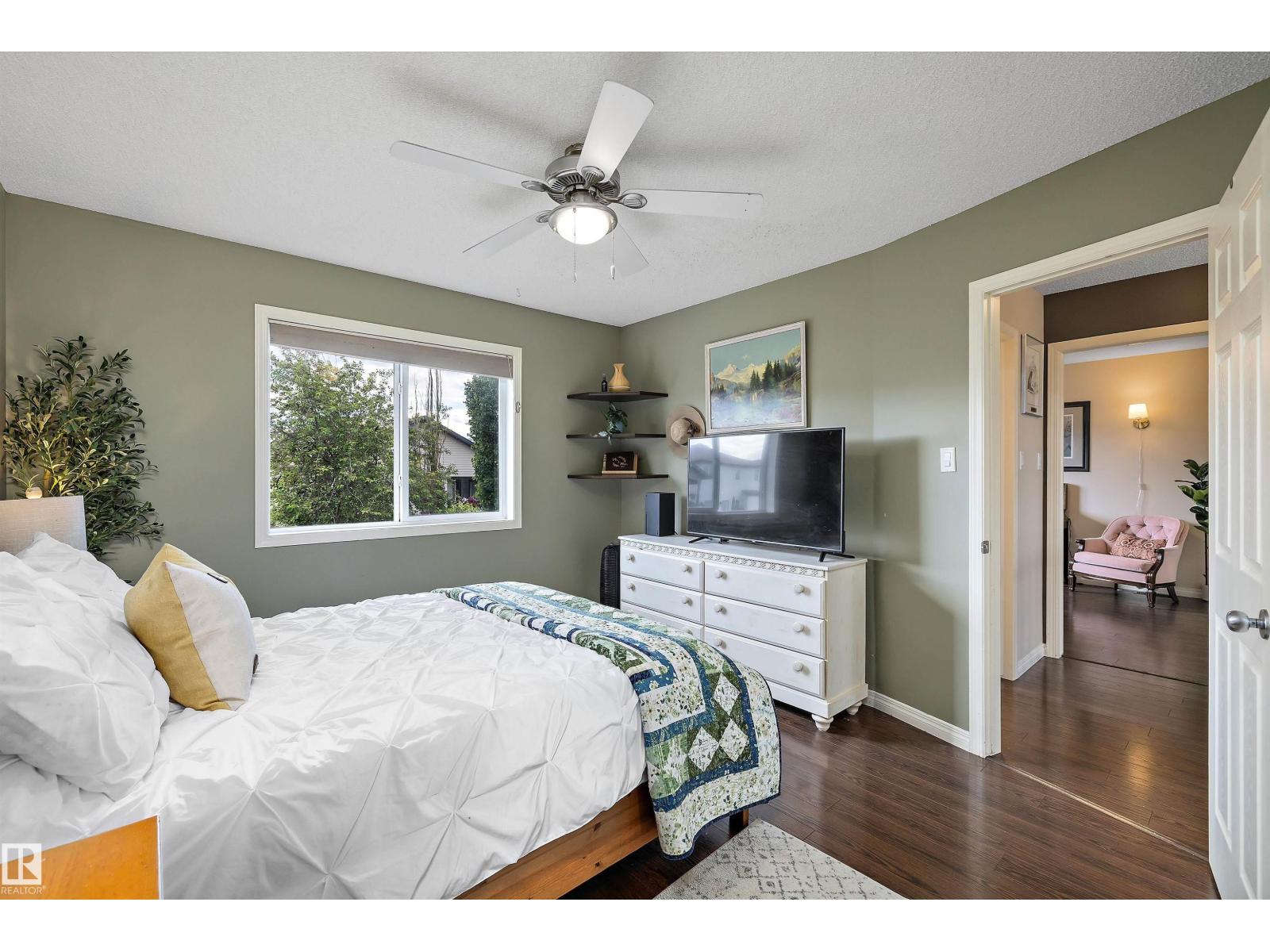 33 LAMPLIGHT DR — photo 24