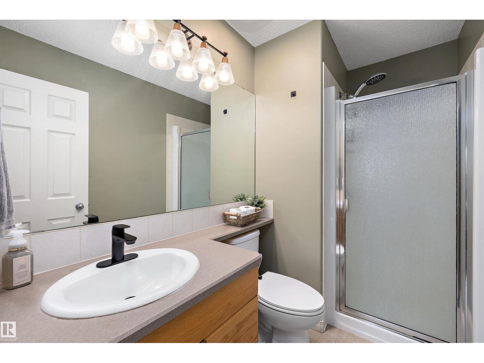 33 LAMPLIGHT DR — photo 26