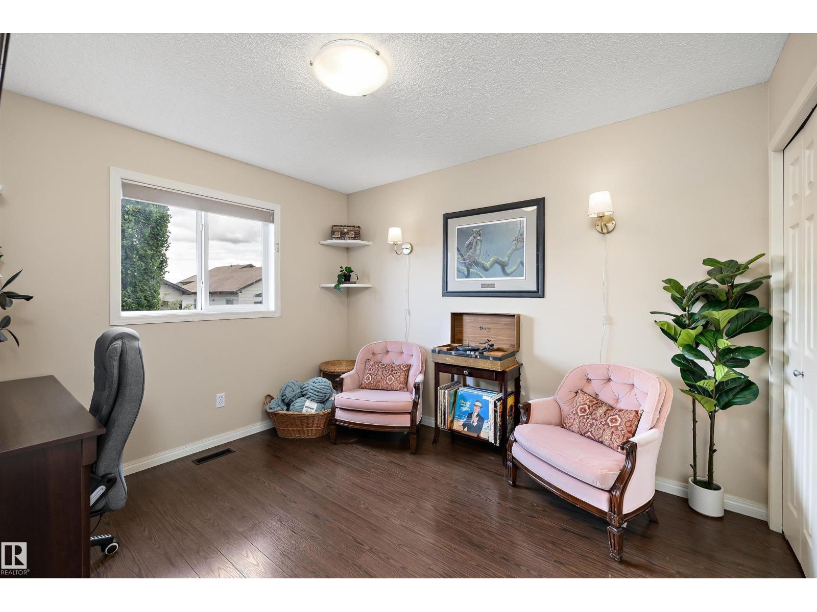33 LAMPLIGHT DR — photo 27