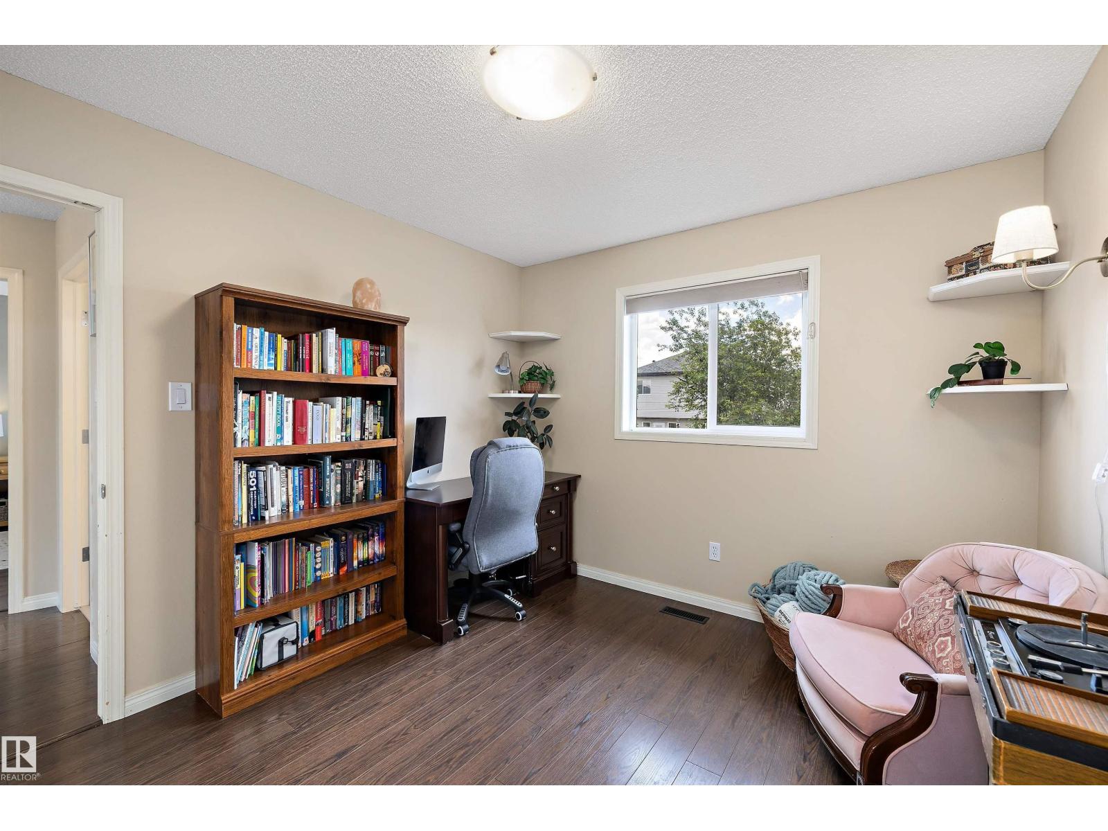 33 LAMPLIGHT DR — photo 28