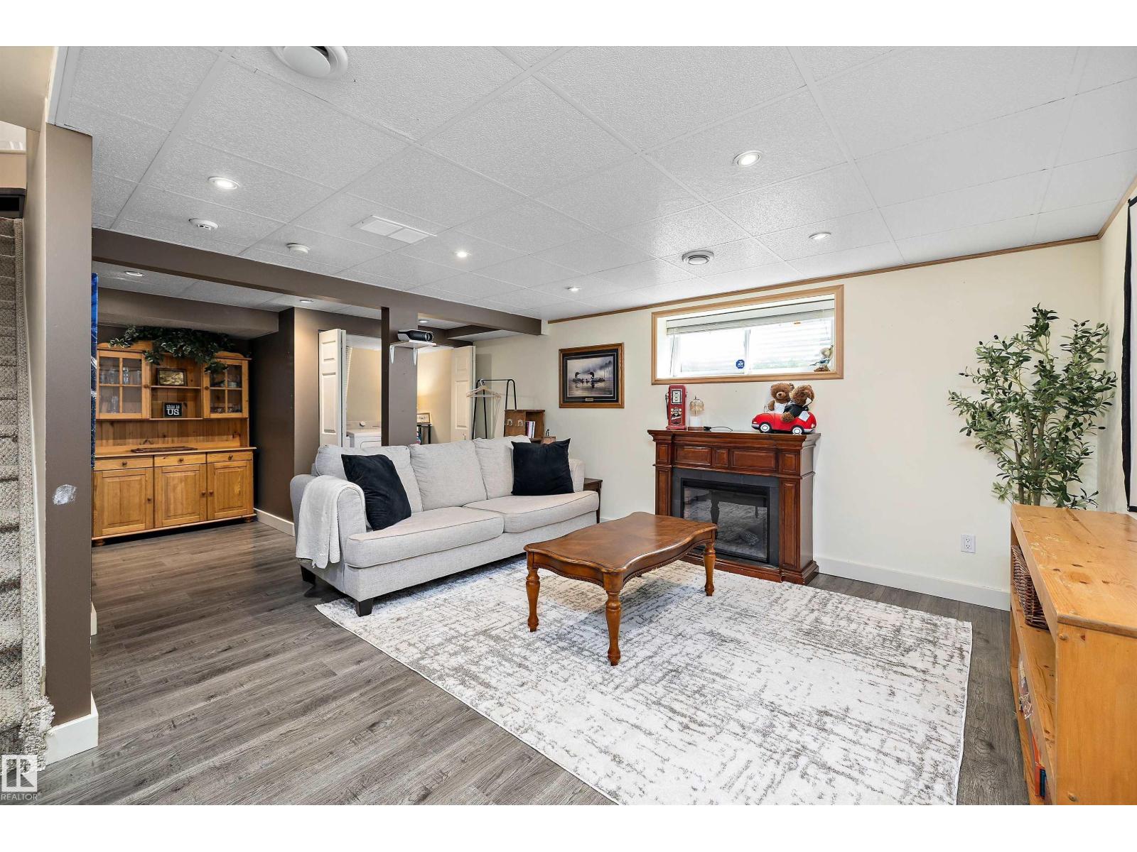33 LAMPLIGHT DR — photo 32