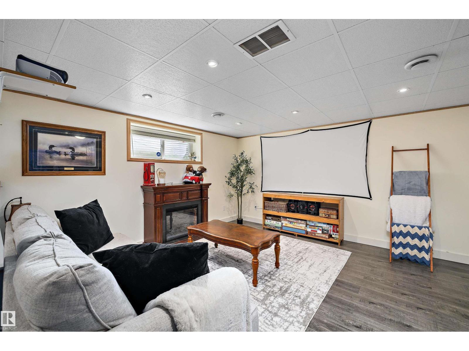 33 LAMPLIGHT DR — photo 34
