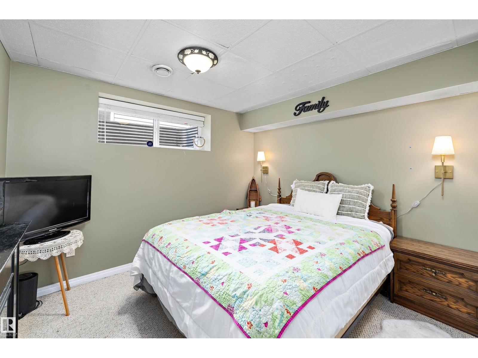 33 LAMPLIGHT DR — photo 35