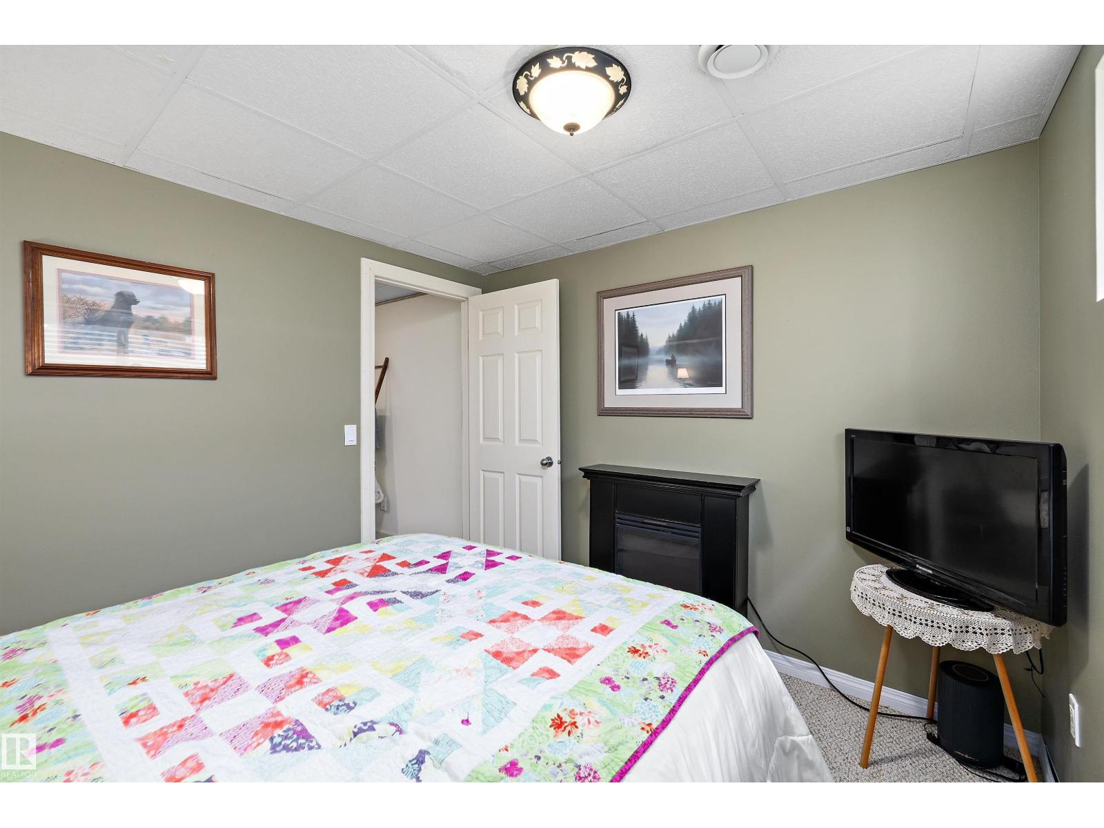 33 LAMPLIGHT DR — photo 36
