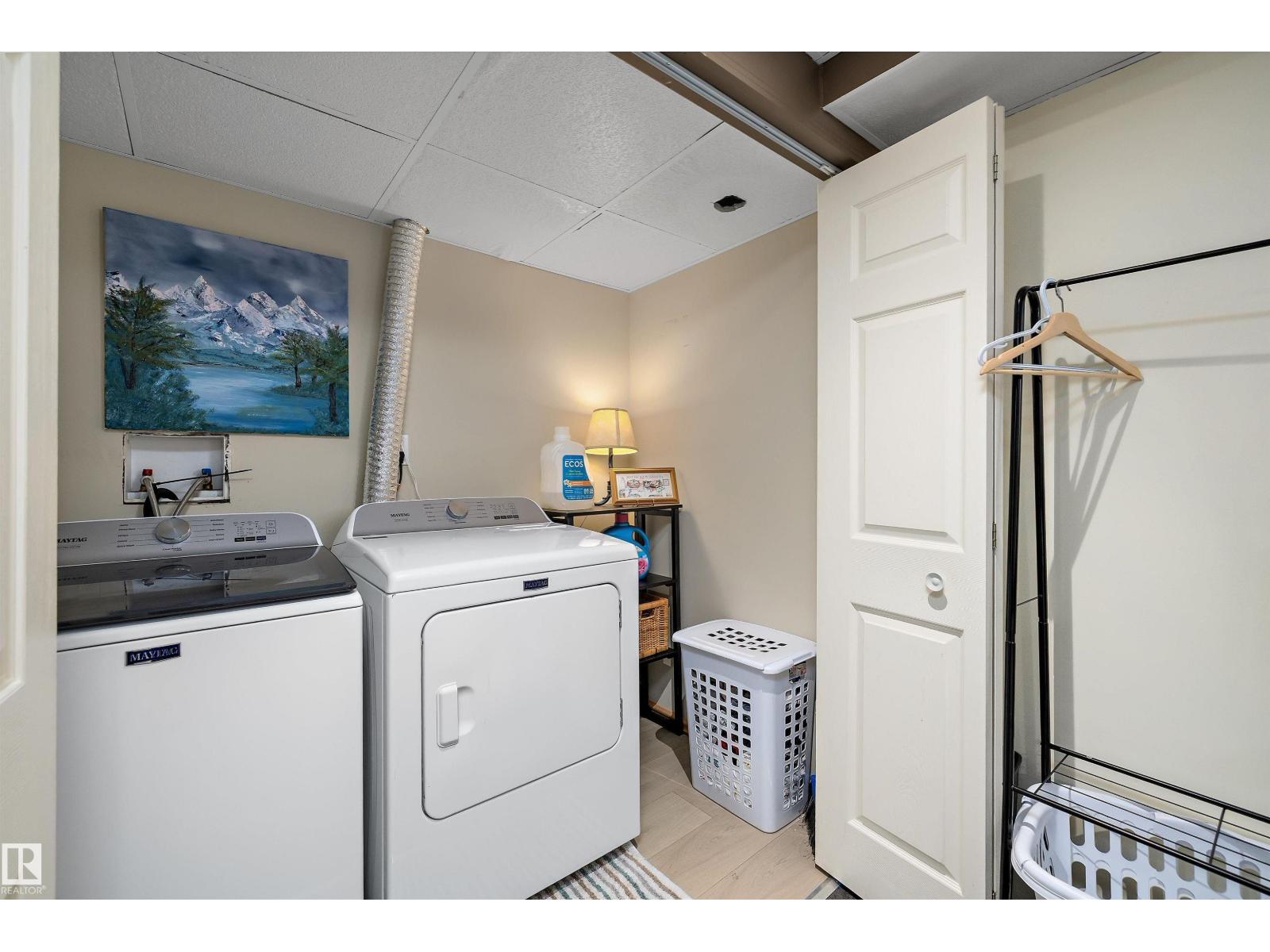33 LAMPLIGHT DR — photo 37