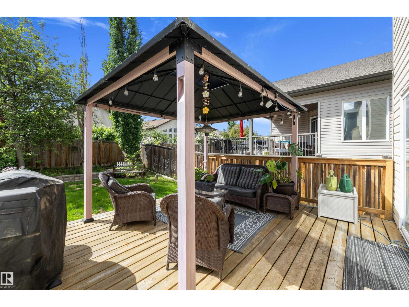 33 LAMPLIGHT DR — photo 41