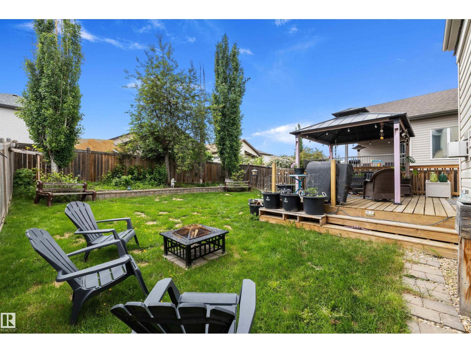 33 LAMPLIGHT DR — photo 42