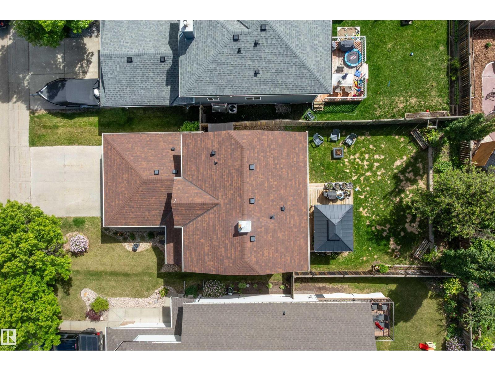 33 LAMPLIGHT DR — photo 44