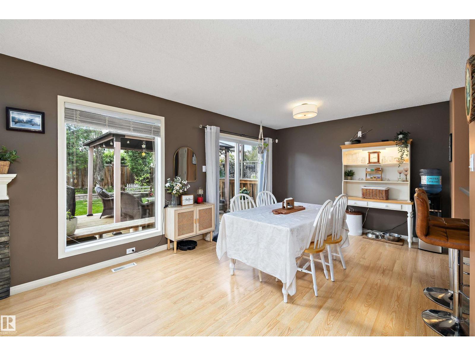 33 LAMPLIGHT DR — photo 7