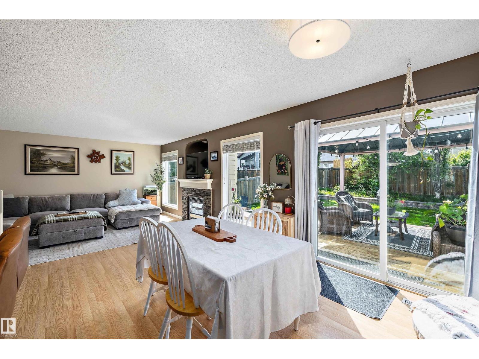 33 LAMPLIGHT DR — photo 8