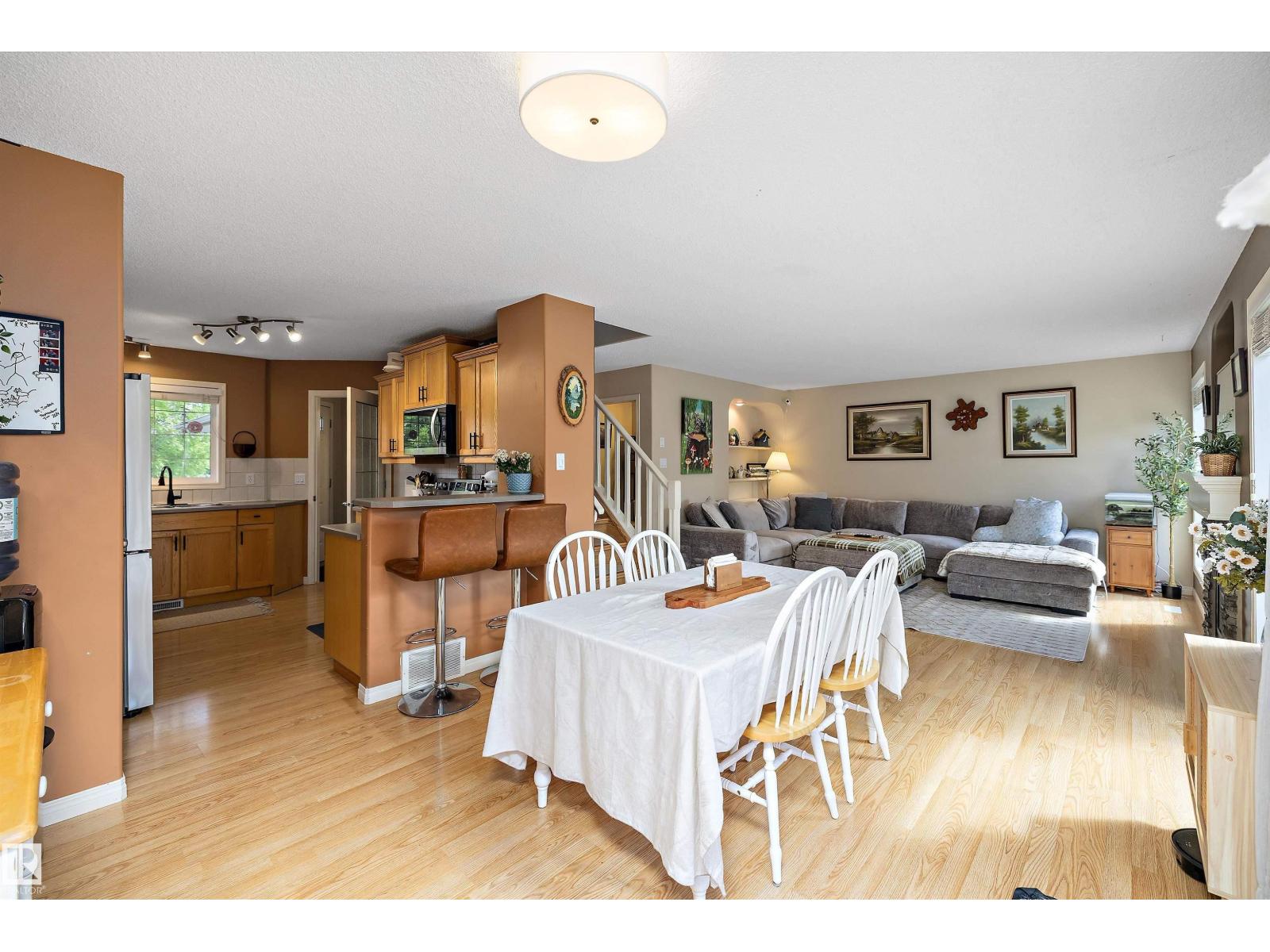 33 LAMPLIGHT DR — photo 9