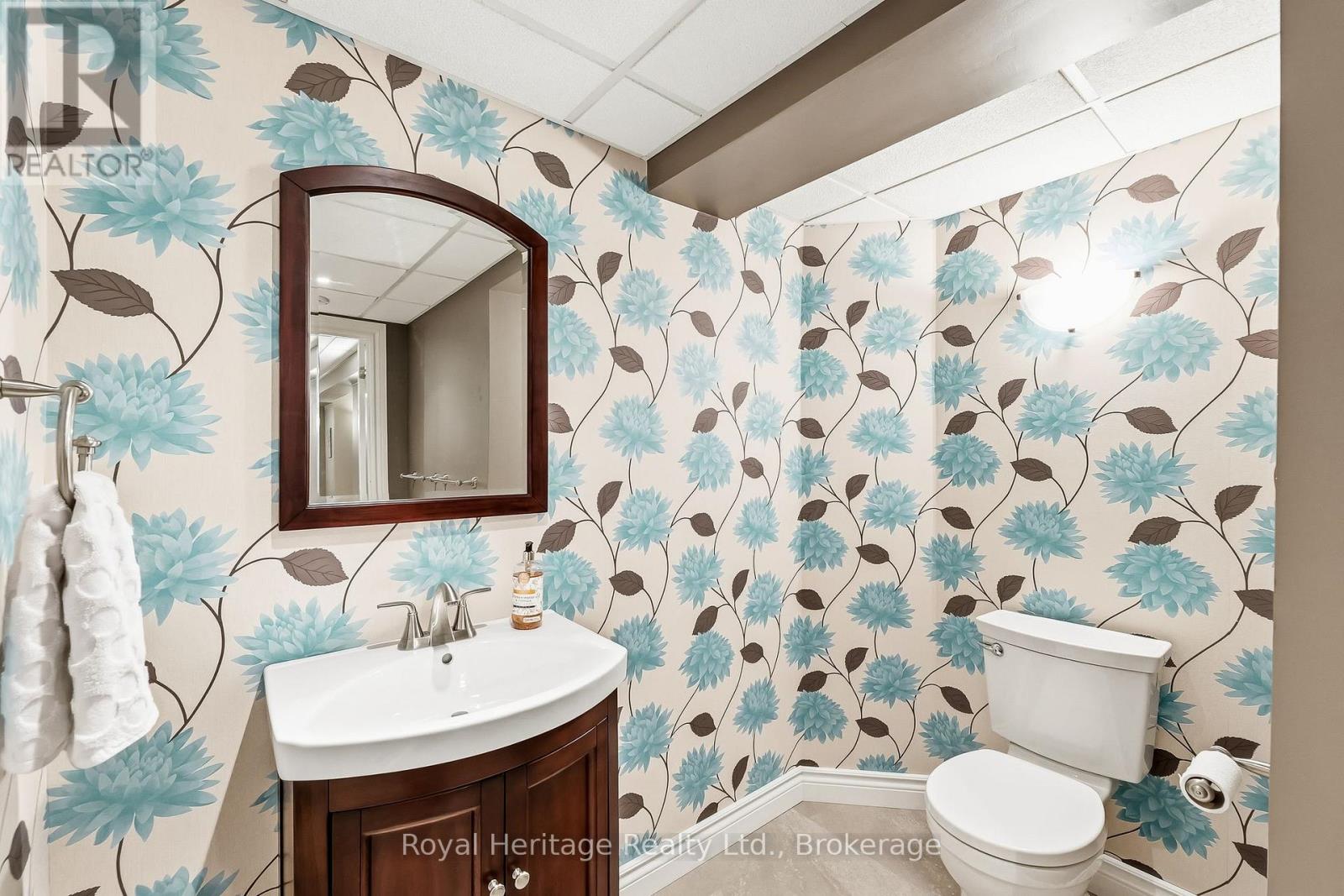 2 CORTLAND WAY - 33