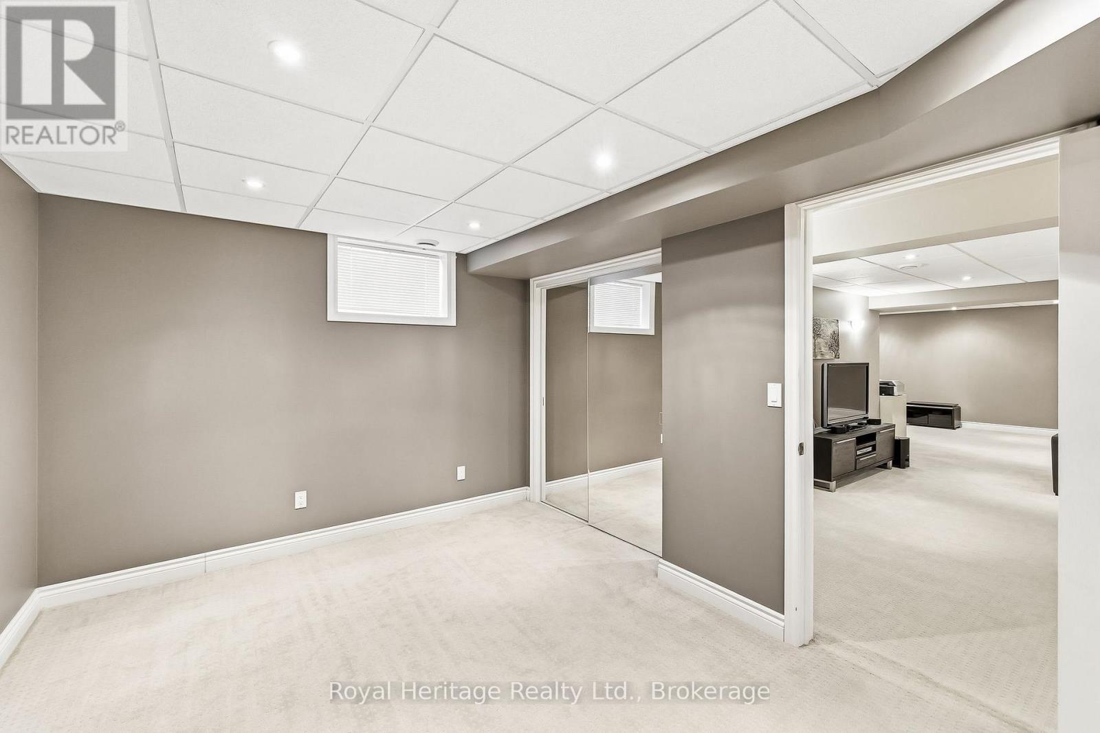 2 CORTLAND WAY - 32