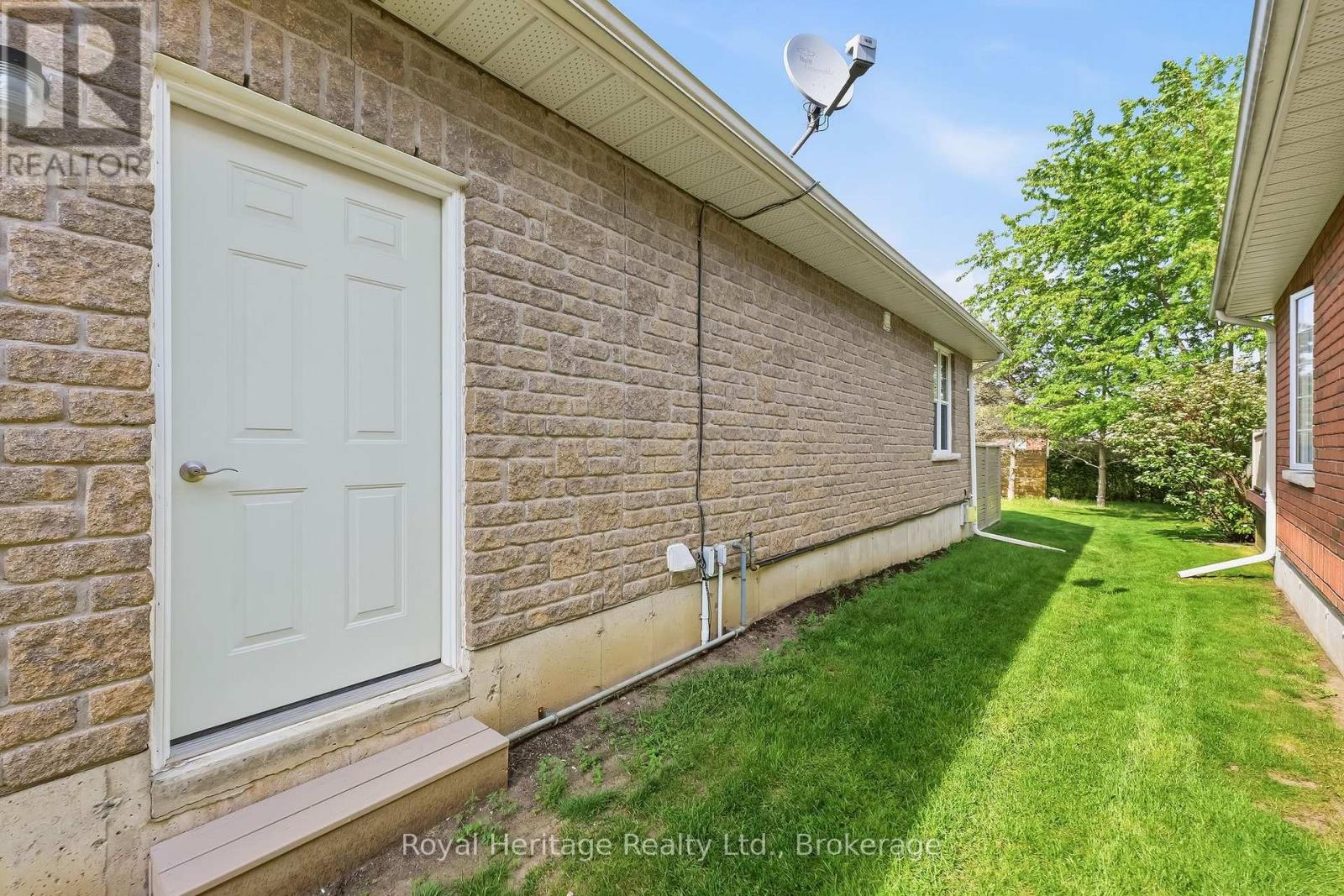 2 CORTLAND WAY - 35