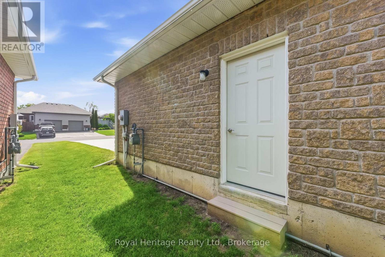 2 CORTLAND WAY - 34