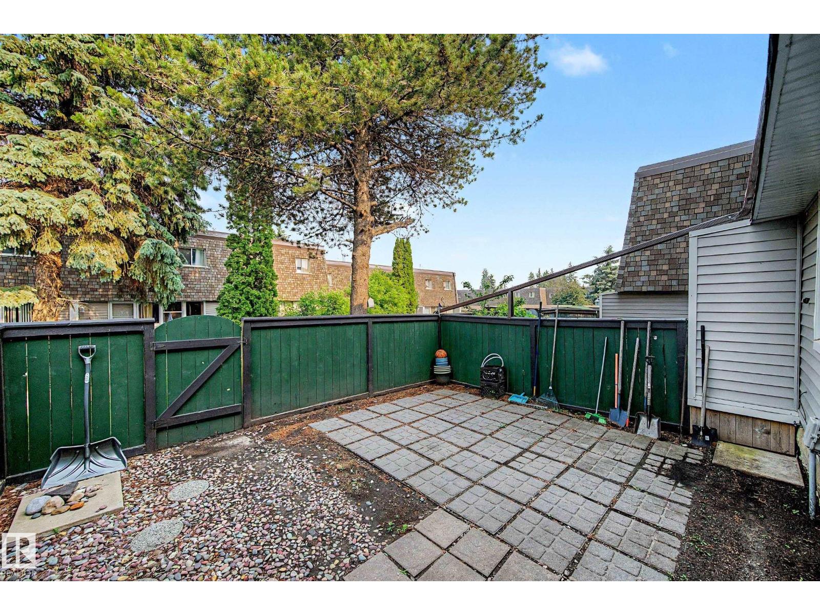 219 VILLAGE ON THE GREEN GR NW - 35