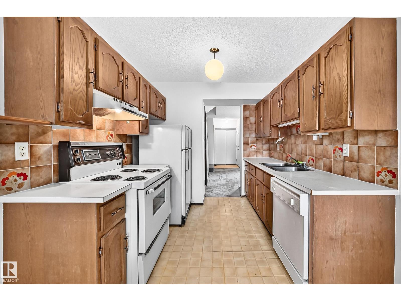 #38 2020 105 ST NW - photo 5