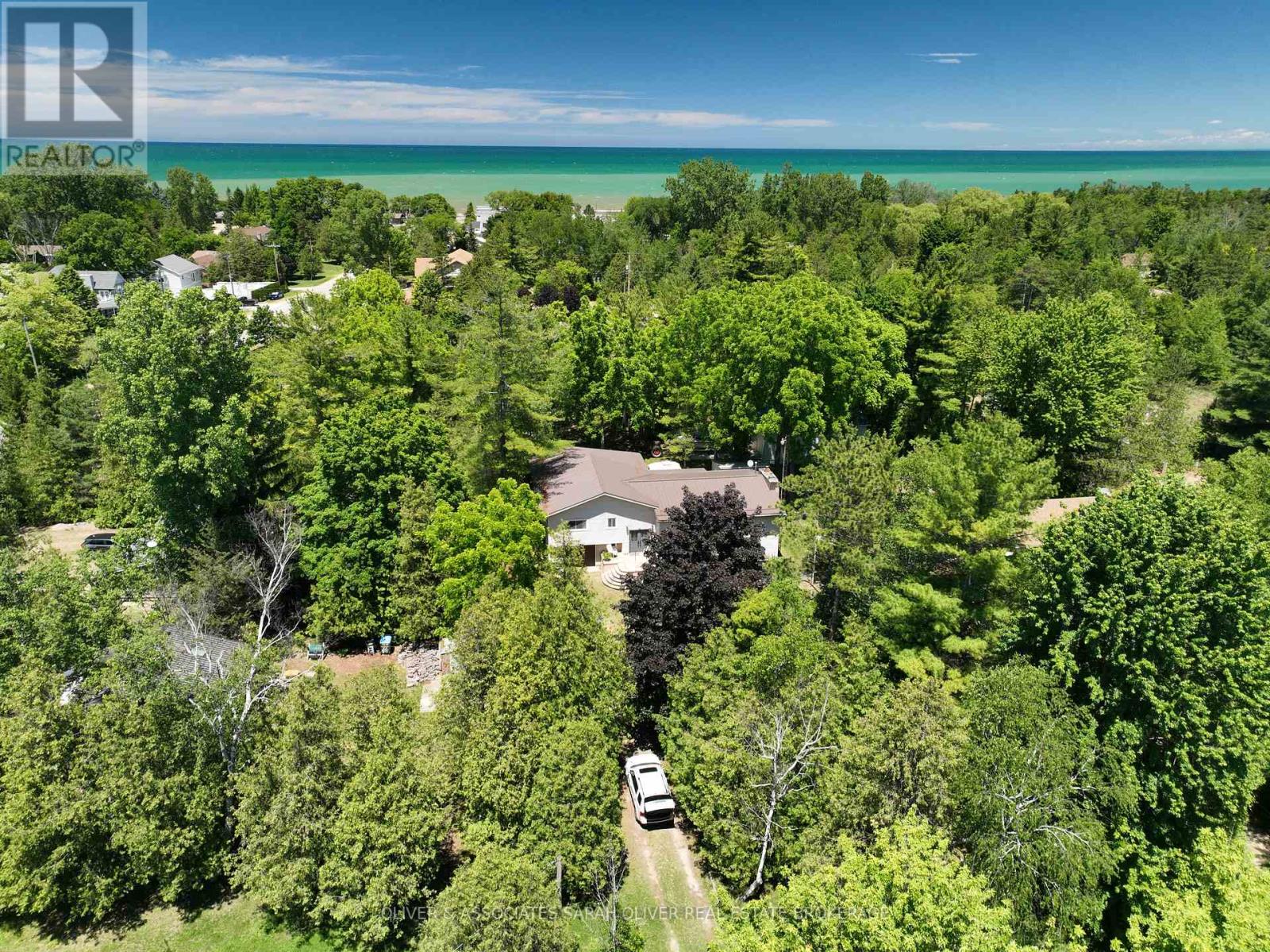 6386 VICTORIA AVENUE - 1