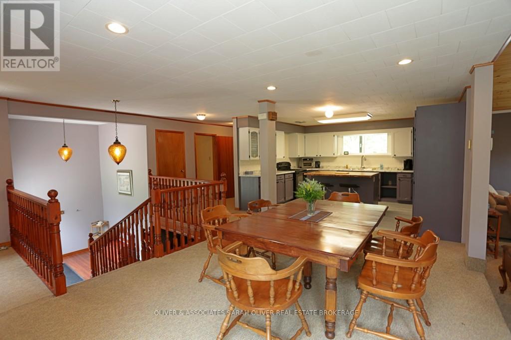 6386 VICTORIA AVENUE - 12