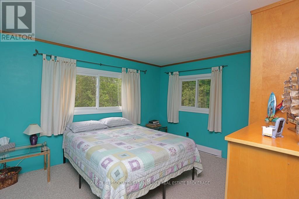 6386 VICTORIA AVENUE - 17