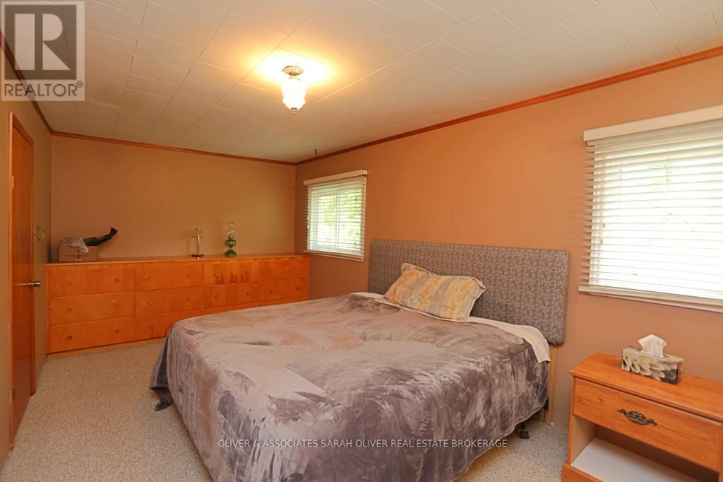 6386 VICTORIA AVENUE - 18