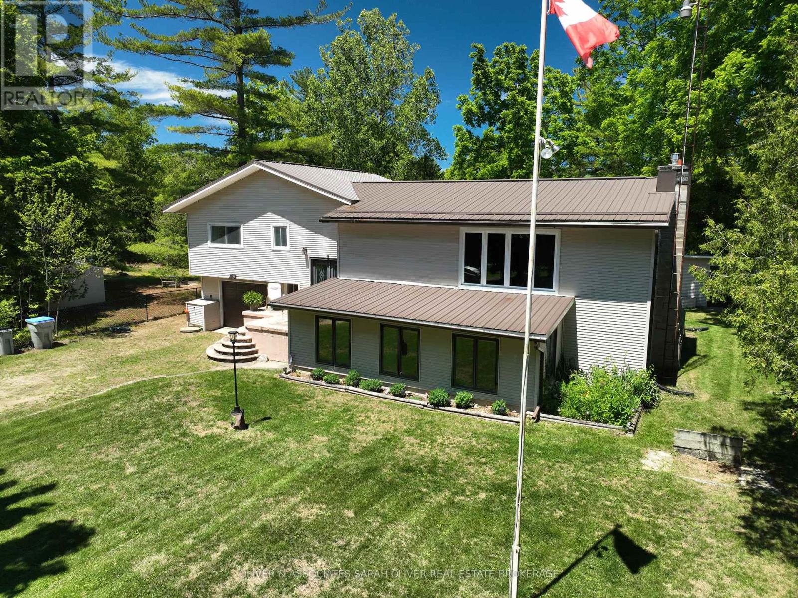 6386 VICTORIA AVENUE - 2